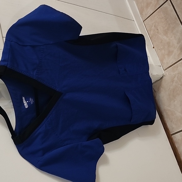 Lot of 3 scrub tops women's medium - Picture 1 of 9